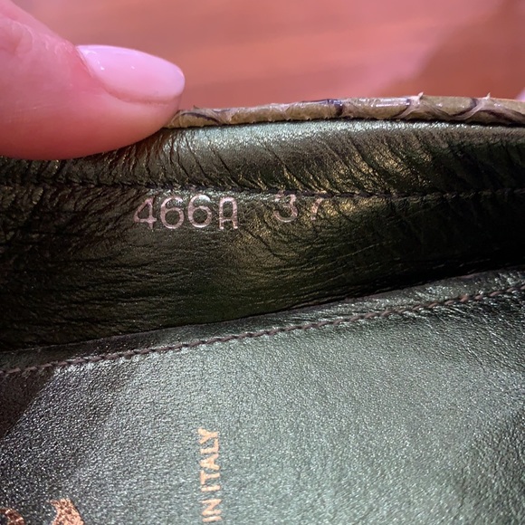 ⚡️⚡️⚡️ PRADA Green Snakeskin Loafers with Gold Logo - Picture 6 of 6